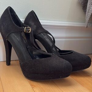 Call it Spring heels black velvet